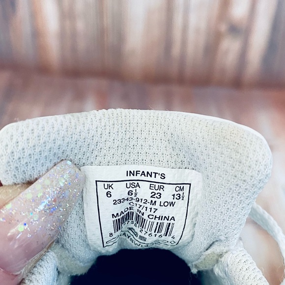 Custom Toddler K-Swiss All White Sneaker with Sparkly Stripes!!! 6 1/2 - Picture 4 of 5